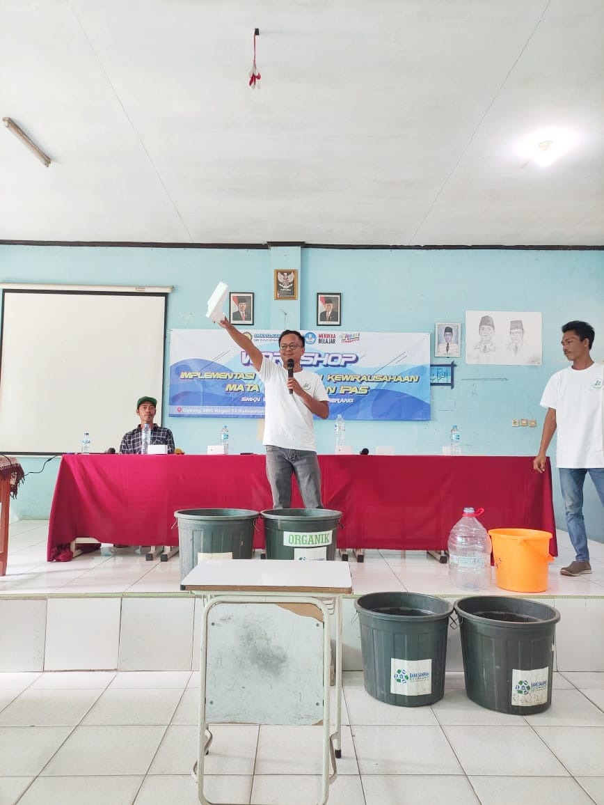 LINGKUP: Bank Sampah Unit Hadir di 10 Komunitas