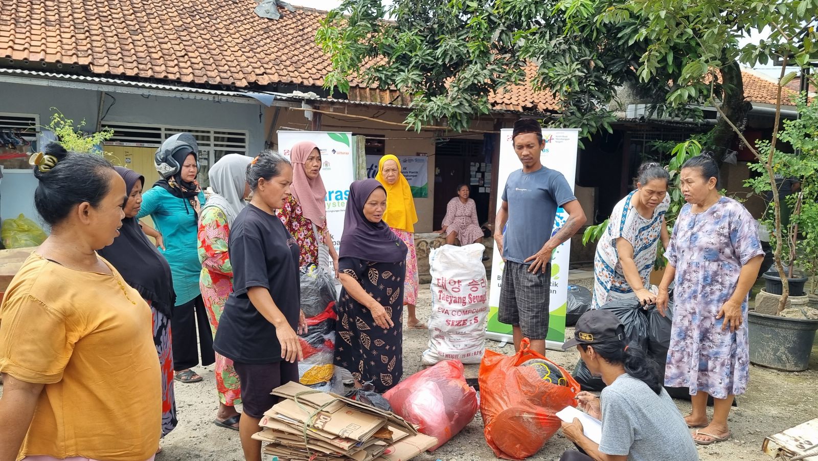 Plastic to Food - Pagedangan dan Sampora - Foto 11